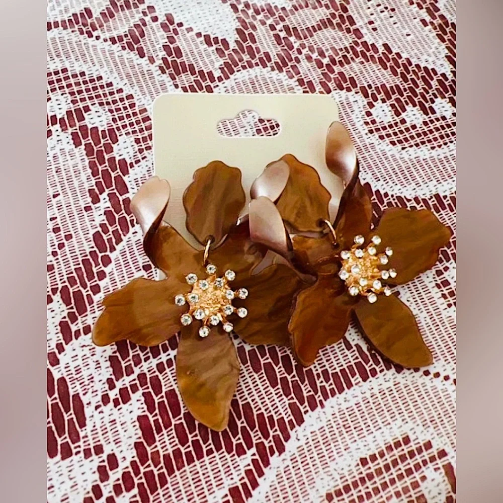 🤎🍂 Bronze Acrylic Resin Flower Earrings 🍂🤎 Brand New in Packet - Picture 9 of 12